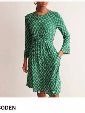 Boden Green Floral Long-Sleeve Shirred-Waist Dress